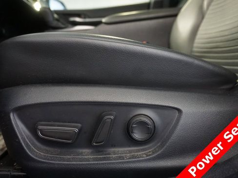 Used 2023 Toyota Camry SE image 6