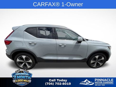 Used 2024 Volvo XC40 B5 Plus AWD/4WD image 3