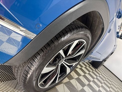 Used 2025 Volkswagen Atlas Cross Sport SEL Premium R-Line image 32