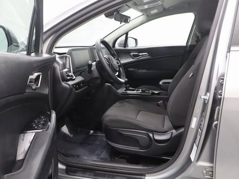 Used 2024 Kia Sportage LX image 11