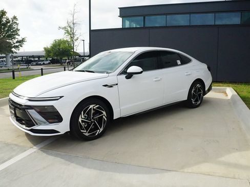 New 2026 Hyundai Sonata SEL FWD image 4