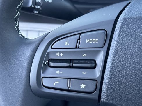 Used 2025 Hyundai Venue SEL image 24