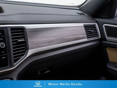 Used 2021 Volkswagen Atlas Cross Sport SE image 26