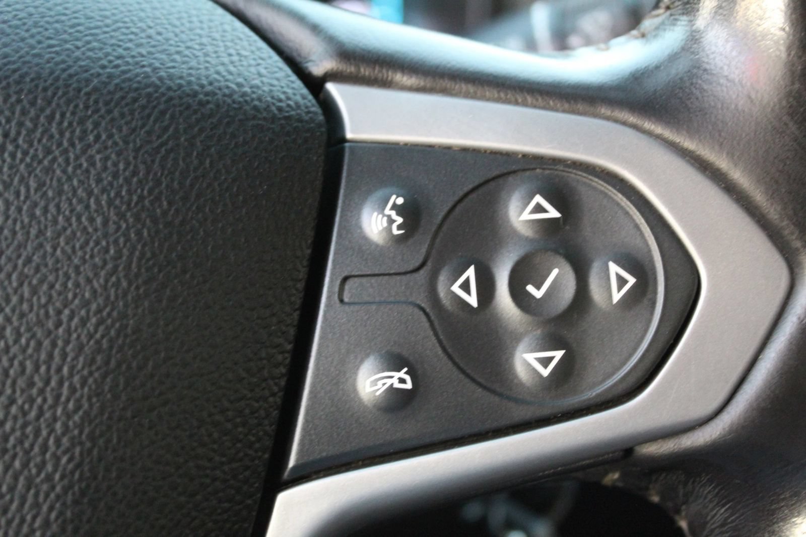 Used 2020 Chevrolet Colorado LT RWD image 17
