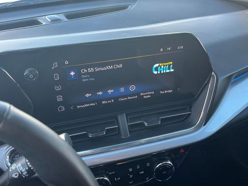 Used 2025 Chevrolet Trax LT w/ LT Convenience Package image 17