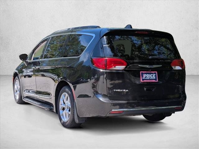 Used 2017 Chrysler Pacifica Touring-L w/ Tire & Wheel Group FWD image 8