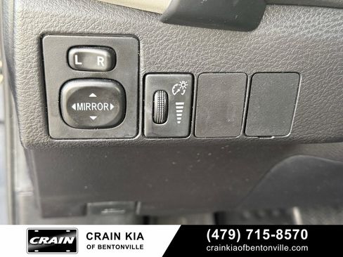 Used 2018 Toyota Corolla LE image 12