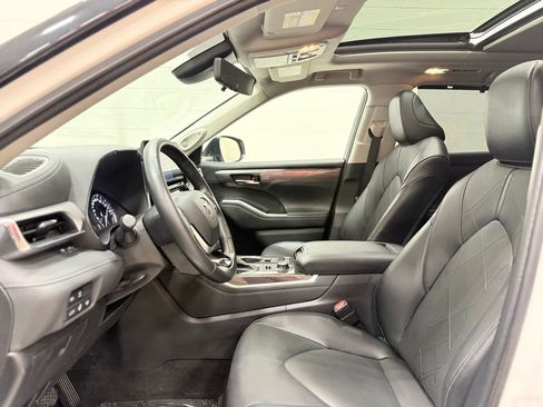 Used 2022 Toyota Highlander Limited image 30