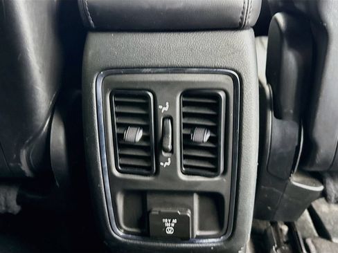 Used 2021 Jeep Grand Cherokee Laredo X AWD/4WD image 24