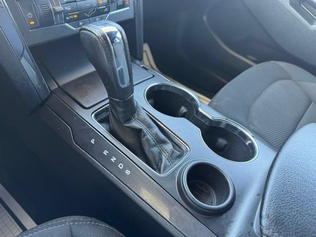 Used 2017 Ford Explorer XLT w/ Equipment Group 201A FWD image 12
