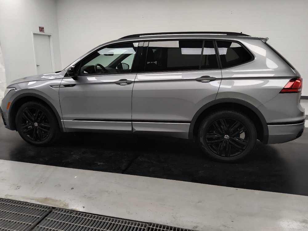 Used 2022 Volkswagen Tiguan SE R-Line FWD image 3