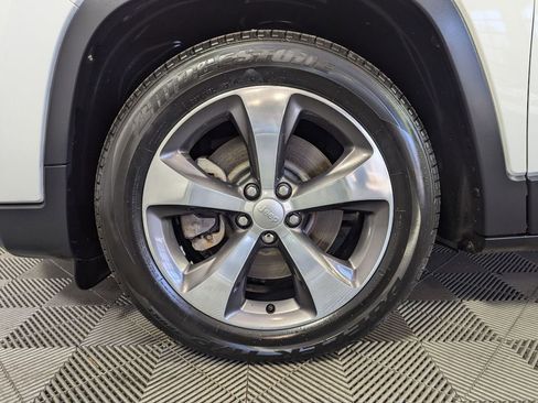 Used 2020 Jeep Cherokee Limited image 16