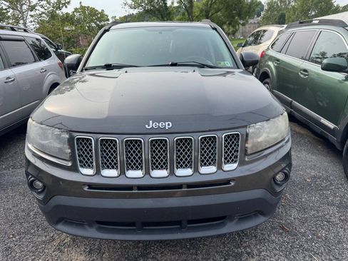 Used 2014 Jeep Compass Latitude AWD/4WD image 2