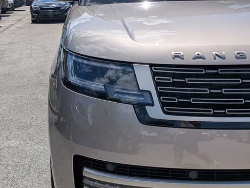 Used 2023 Land Rover Range Rover Long Wheelbase SE AWD/4WD image 9
