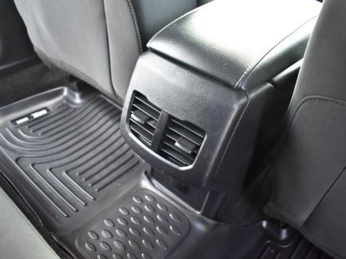 Used 2017 Ford Fusion SE w/ Fusion SE Technology Package image 19