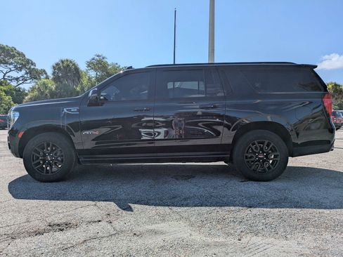Used 2023 GMC Yukon XL AT4 w/ AT4 Premium Package AWD/4WD image 7