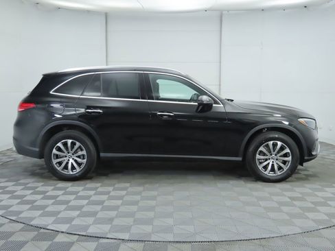 Certified 2025 Mercedes-Benz GLC 300 image 4