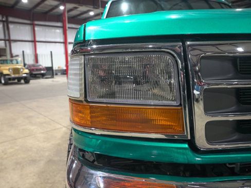 Used 1995 Ford Bronco XLT AWD/4WD image 30
