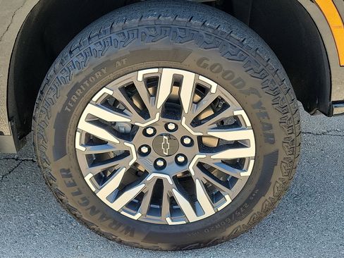 Used 2025 Chevrolet Tahoe Z71 AWD/4WD image 7