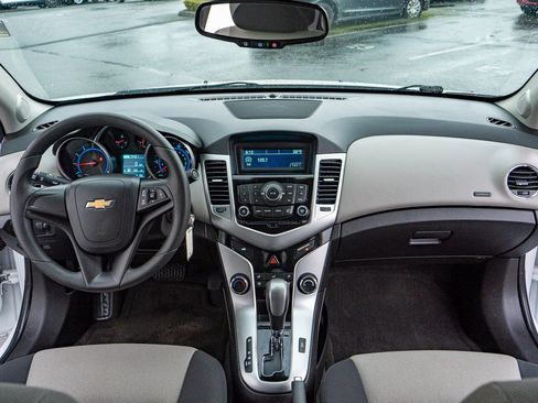 Used 2016 Chevrolet Cruze LS image 17