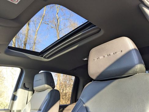 Used 2022 GMC Sierra 3500 Denali w/ Denali Black Diamond Edition image 14