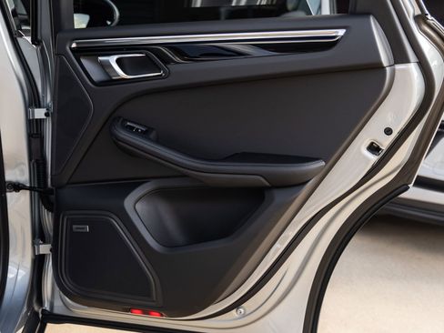 Certified 2026 Porsche Macan AWD/4WD image 39