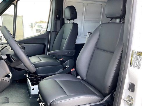 New 2025 Mercedes-Benz Sprinter 2500 image 9