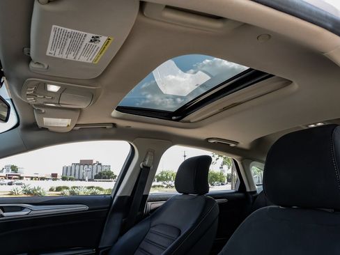 Used 2019 Ford Fusion SE FWD image 5
