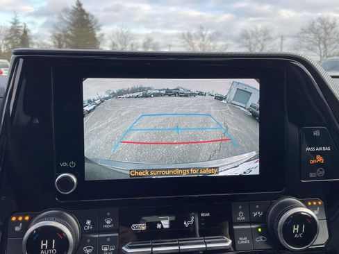 Used 2024 Toyota Highlander XSE image 30