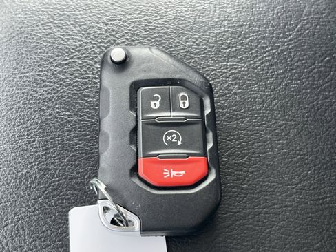 Used 2021 Jeep Gladiator Sport AWD/4WD image 31