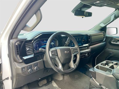 Used 2024 Chevrolet Silverado 1500 RST w/ Z71 Off-Road Package image 9