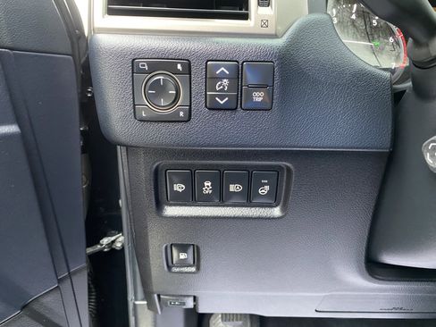 Used 2021 Lexus GX 460 Premium w/ Premium Package image 18