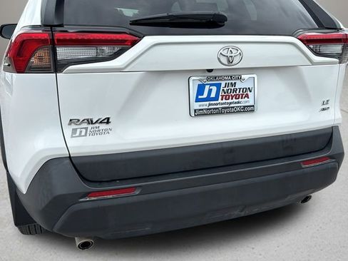 Used 2022 Toyota RAV4 LE AWD/4WD image 12
