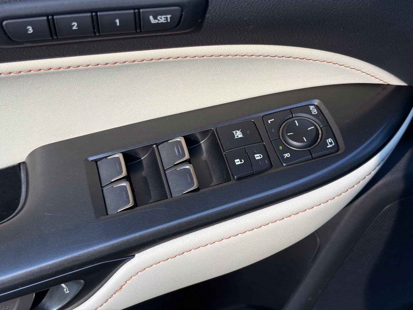 Used 2024 Lexus NX 250 FWD w/ Towing Package (2000 Lbs) image 17