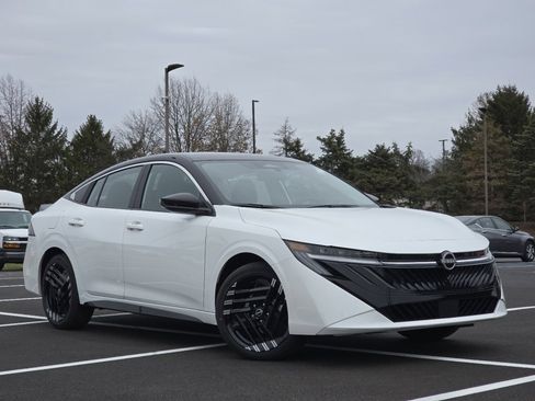 New 2026 Nissan Sentra SR image 2