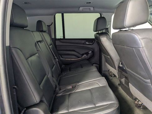 Used 2017 Chevrolet Suburban LT image 3