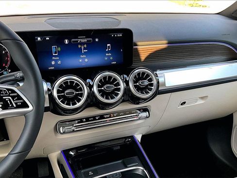 New 2026 Mercedes-Benz GLB 250 4MATIC image 7