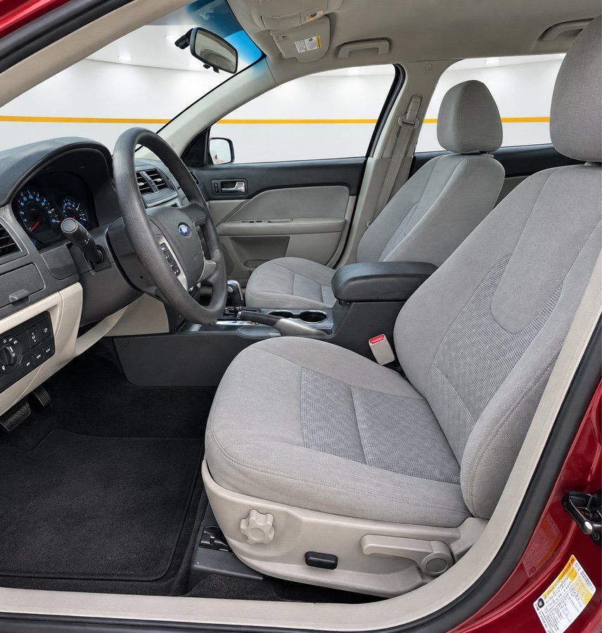 Used 2010 Ford Fusion SE FWD image 12