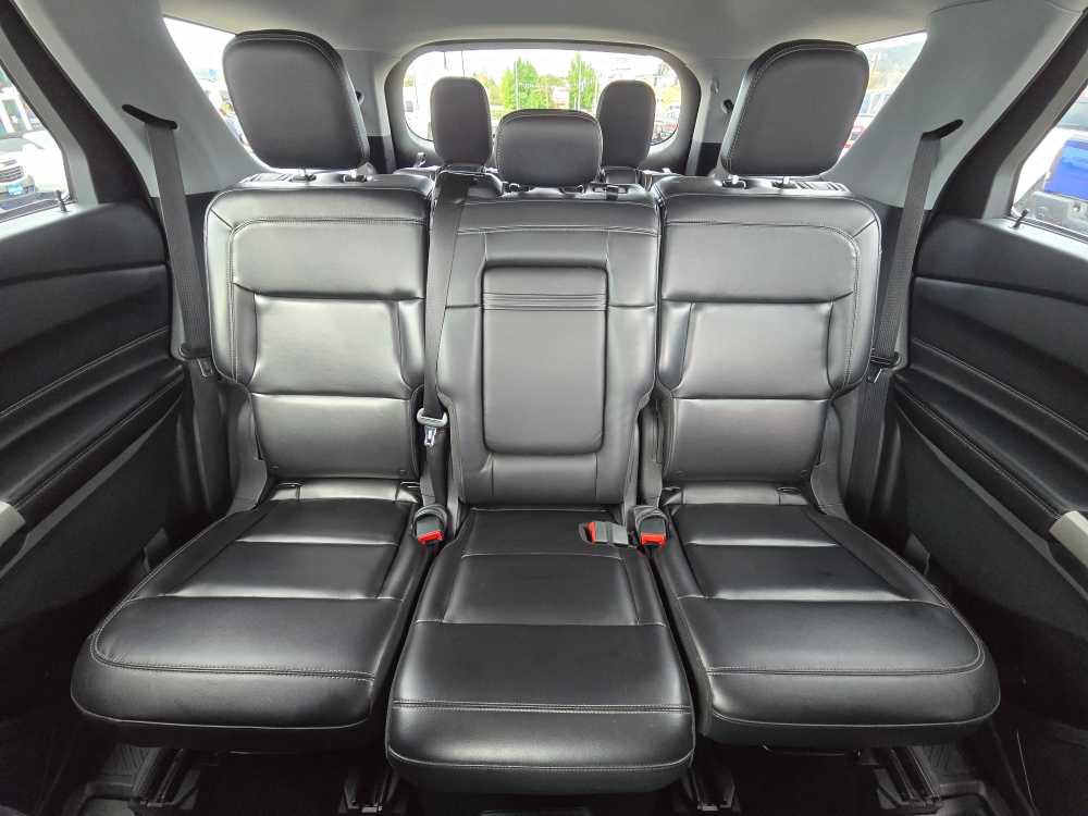 Used 2021 Ford Explorer XLT w/ Equipment Group 202A AWD/4WD image 18
