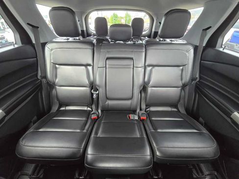 Used 2021 Ford Explorer XLT w/ Equipment Group 202A AWD/4WD image 18