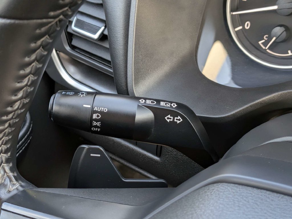Used 2025 Nissan Rogue SV FWD image 25