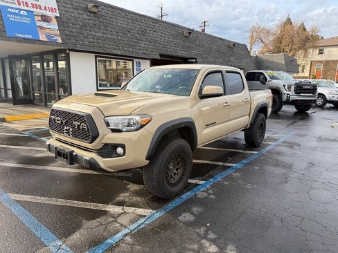 Used 2017 Toyota Tacoma TRD Off-Road w/ Tow Package (A/T) image 1