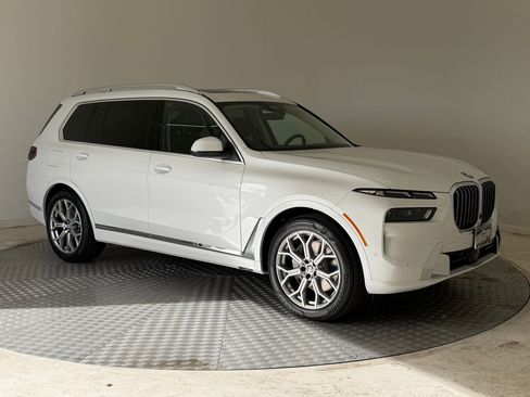 New 2026 BMW X7 xDrive40i w/ Premium Package image 7