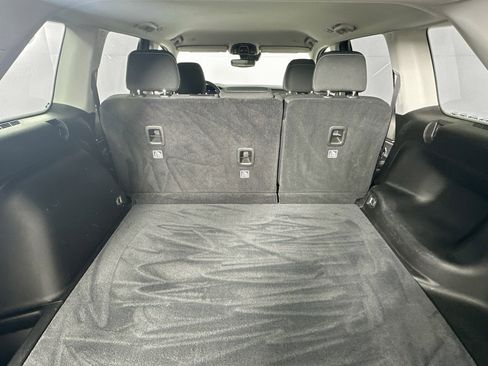 Used 2023 Jeep Grand Cherokee Laredo image 23