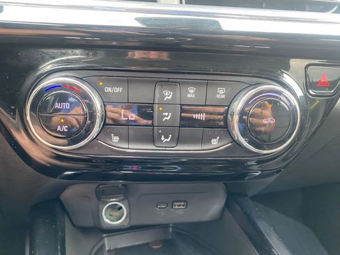 Used 2024 Chevrolet Trax ACTIV w/ Sunroof Package image 22