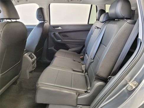 Used 2018 Volkswagen Tiguan S image 14