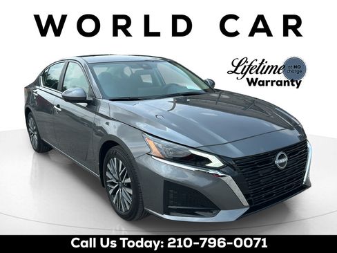 Used 2025 Nissan Altima 2.5 SV w/ SV Premium Package FWD image 1