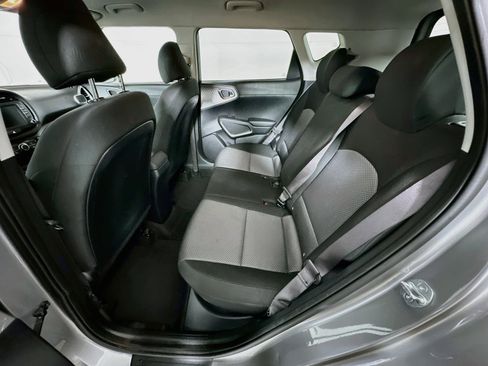 Used 2025 Kia Soul LX w/ LX Technology Package FWD image 26