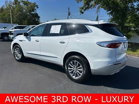 Used 2023 Buick Enclave Essence image 4