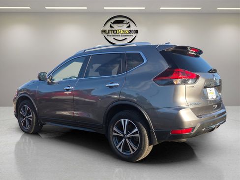 Used 2019 Nissan Rogue SV w/ Premium Package image 5
